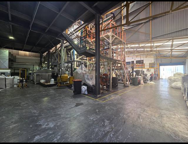 1,200M² WAREHOUSE FOR SALE IN SPRINGFIELD